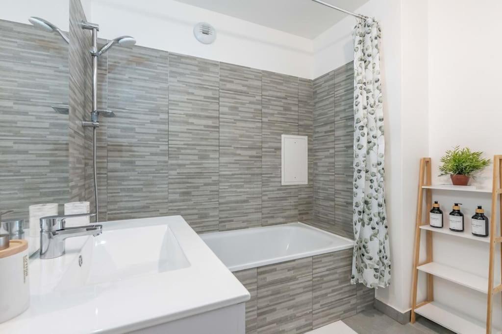 A Paris - Jo 2024 - Haddock 01 Apartment *